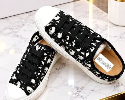 Black and white patterned low-top sneakers, size 40,36,38,39