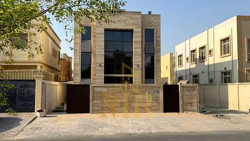 **فيلا مميزة للبيع في المويهات 1  – عجمان |شارع وسكة طابقين + روف | 5 غرف | 4,500 قدم²** موقع مميز بالقرب من جميع الخدمات، وتصميم واسع يناسب العائلات