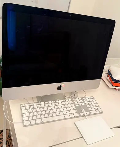Apple iMac 21.5” Retina 4K (Late 2015) – Core i5, 8GB RAM + Apple Keyboard & Magic Trackpad