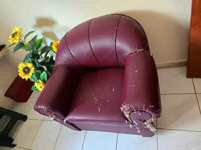 Free sofa set