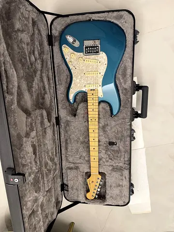Fender American Stratocaster USA, EverTune Bridge, Noiseless, Hard Case