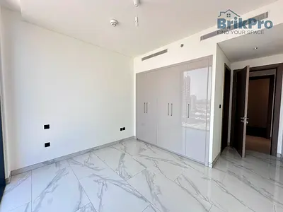 شقة بغرفة نوم واحدة | برج كريست غراندي A | إطلالة على المسبح والمدينة | غير مفروشة