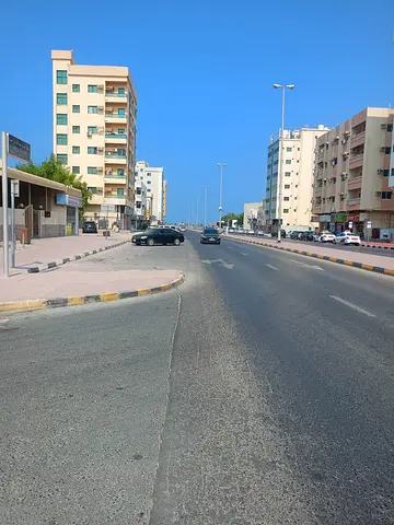ارض مفتوحه على شارعين / تملك حر ١٠٠٪؜ / موقع استراتيجي / بالقرب من كورنيش عجمان