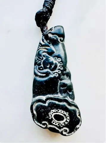 Antique Natural Canadian Black Nephrite Jade Hand-Carved Pendant تعليقة يشم أسود كندي طبيعي منحوت يد