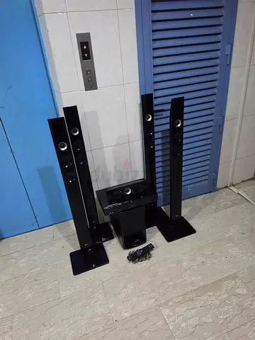 1100 Watts-LG 5.1ch Home Theatre (Bluetooth, Optical in) in excellent working condition