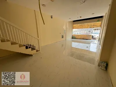 محل تجاري مع ميزانين للإيجار السنوي في عجمان – الجرف الصناعية 1 فرصة مميزة لاستئجار محل تجاري بمساحة واسعة وموقع استراتيجي في منطقة الجرف الصناعية 1 –