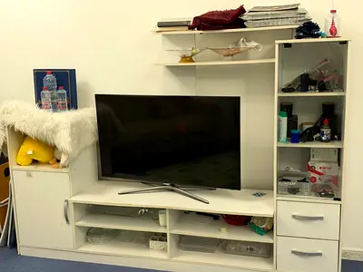 Samsung LED TV - Table