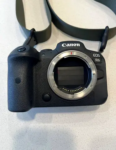 CANON EOS R6 with LENS and Accesories Shutter count 980