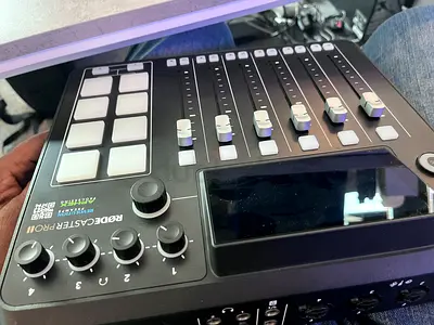 Rodecaster pro II mixer
