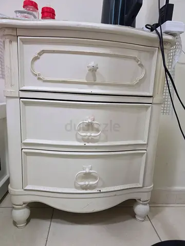 Bedside table with 3 drawer