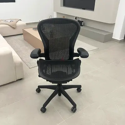 Herman miller Aeron chair size B
