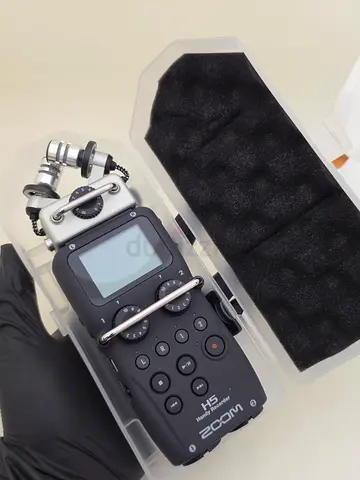 Zoom H5 Handy Recorder with Case and X/Y Capsule - brandnew Condition