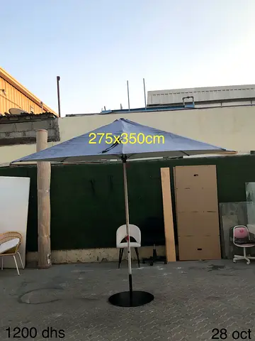 Round Outdoor Patio Umbrella with Heavy Base (275x350 cm)