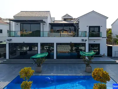 6 BR | For Sale | Prime Location
