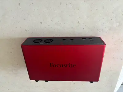 Focusrite Scarlett 2i2 USB Audio Interface (red) - Good Condition