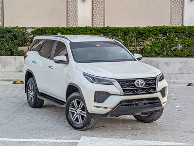 2022 Toyota FORTUNER photo 3