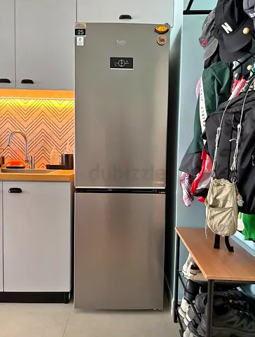 Silver Beko 2-Door Fridge Freezer - Good Condition