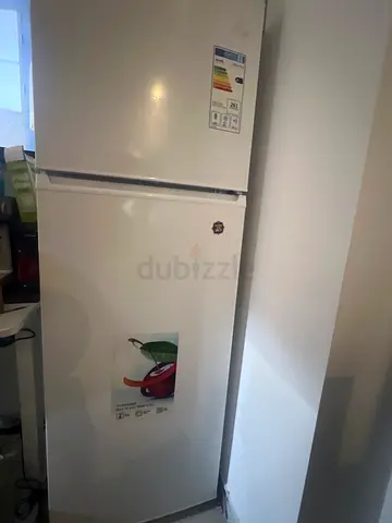 White Top-Freezer Refrigerator - very good Condition
