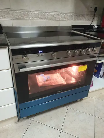 UNDER WARRANTY Siemens iQ700 Electric Cooking Range For Sale 90CM