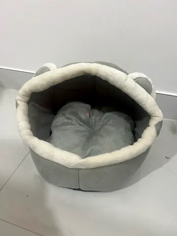 Grey round cosy pet bed with plush lining - like new