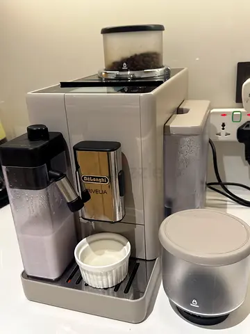 De'Longhi automatic coffee & milk machine with frother - good condition