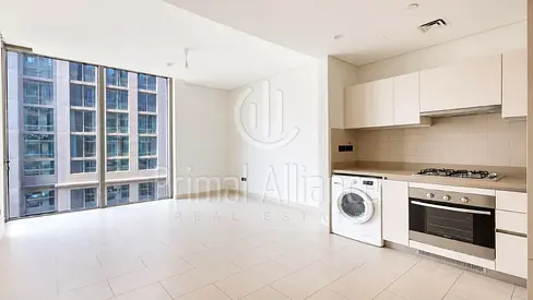 4 Cheques | High Floor | Vacant