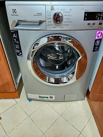 Electrolux front-load washing machine 7kg, silver, 1200 RPM Motor in a very good condition