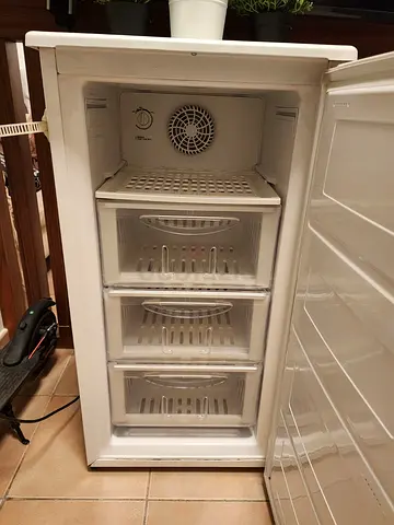 Short vertical freezer