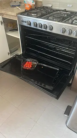 Hisense Stainless Steel Gas Cooker with Oven - 4 Burners. Negotiable