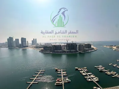 افخم شقة 3 غرف بمساحات كبيرة وتوزيع مريح بإطلالات بحرية مباشره علي كورنيش قريبة من جميع الخدمات والطرق الرئيسية لسهولة الحركة مع طرق سداد مريحة