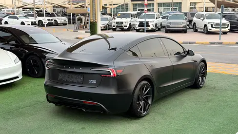 2025 Tesla MODEL 3 — фото 5