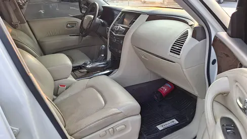 2017 Infiniti QX80 photo 8