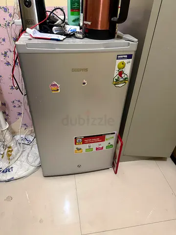Compact single-door refrigerator - good condition, 100L (silver)