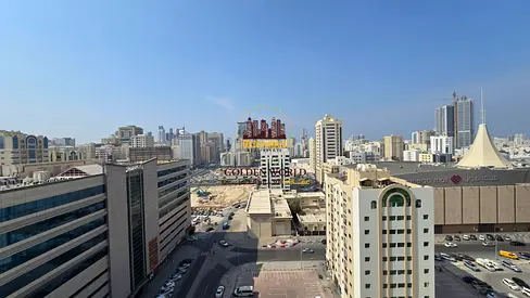للإيجار في القاسمية بجانب ميغا مول غرفتين وصالة مع باركينغ وحمامين شقة مضيئة في بناية جديدة ونظيفة بسعر 43 ألف على 4 أو 6 شيكات