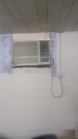 Used window air conditioner unit - functioning (wall-mounted)