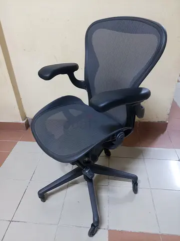 Herman Miller Remastered Aeron Chair Size B Fully Adjustable Graphite