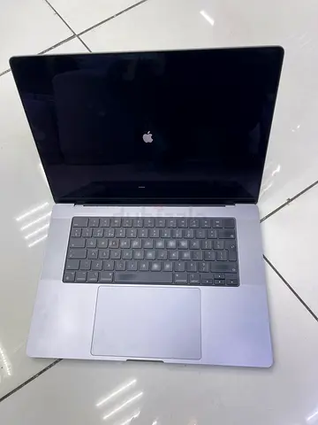 MacBook Pro 15-inch (silver) - used, screen powers on, clean chassis