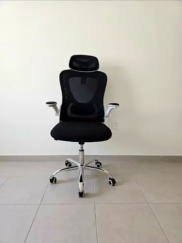 Ergonomic Black Mesh Office Chair Aith Adjustable Headrest, Armrest, Back Rest, And Height.