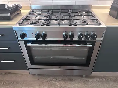 Stainless Steel 5-Burner Gas Range with Oven – Good Condition MAYTAG