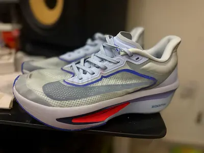 Nike Zoomfly 6 size 42