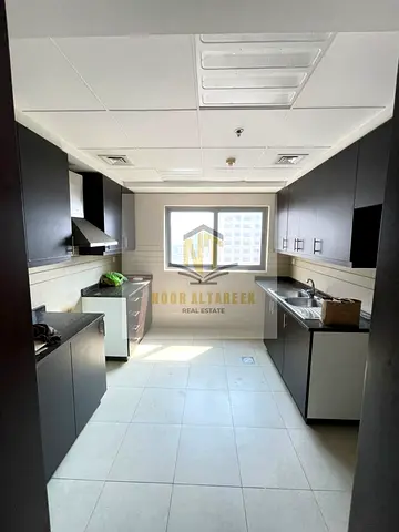 2-Bedroom Apartment with Free Parking, Gym, Pool & AC