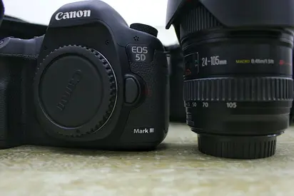 Canon EOS 5D Mark III body with Canon 24-105mm lens (used)
