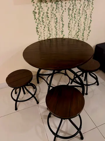 Dinner table Round Shape with four chairs