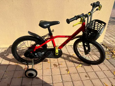Btwin Red kids' 16-inch bicycle with training wheels and front basket