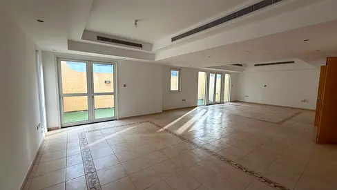 Beautiful 5 Bed Villa Maid n Driver Room 3Parking