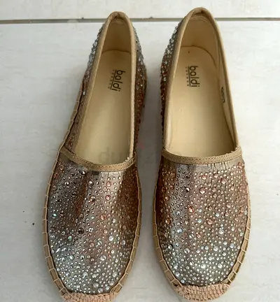 Shoes size 37