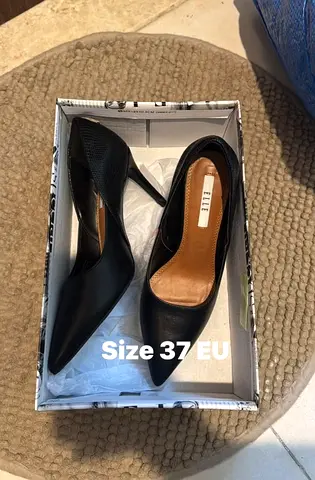 pointed high heels size - never used