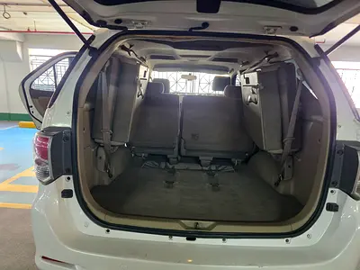 2012 Toyota FORTUNER photo 4