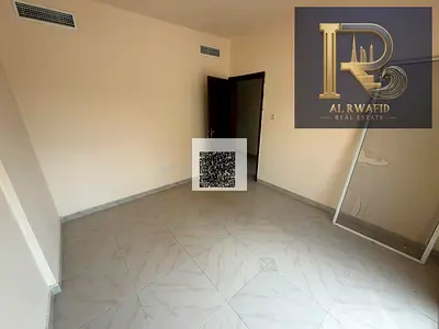 شقة مناسبة للسكن العائلي، تتميز بتوزيع عملي ومرافق أساسية توفر الراحة للسكان