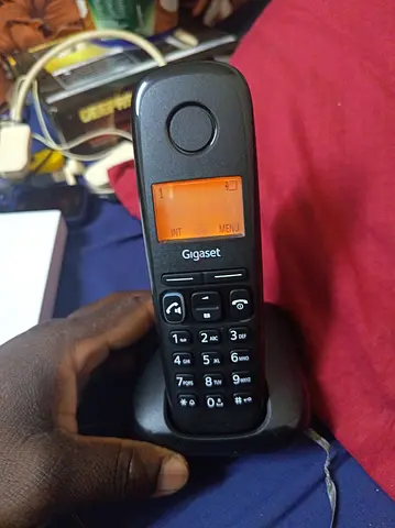 Gigaset cordless DECT handset with charging base - good working condition